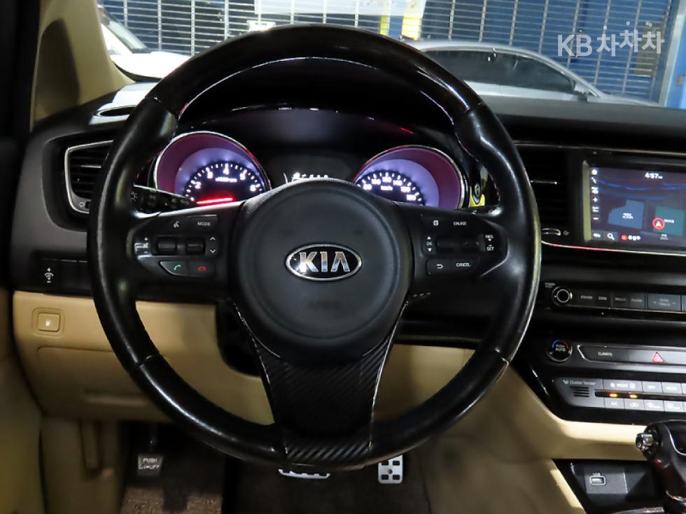 Kia Carnival — miniaturë 10