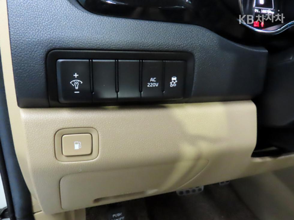 Kia Carnival — miniaturë 15