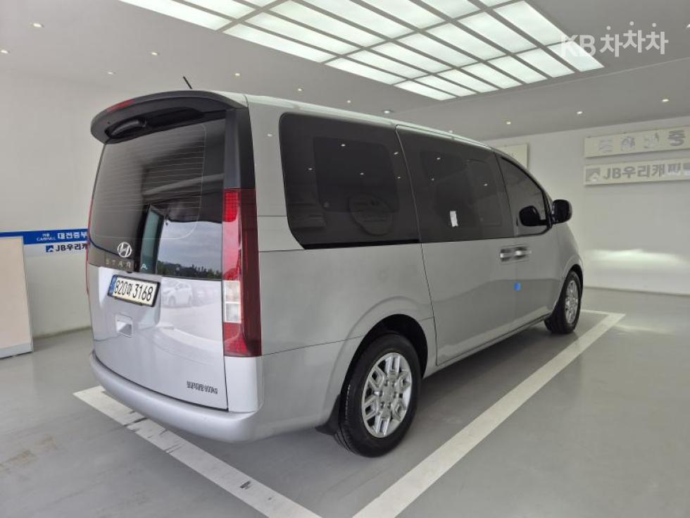 Hyundai Staria — miniaturë 4