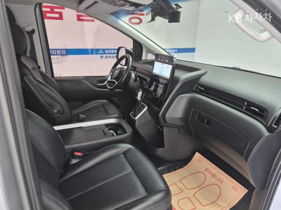 Hyundai Staria — miniaturë 8