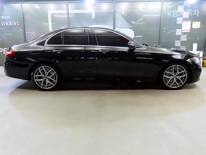Mercedes-Benz E-klasse — miniaturë 3