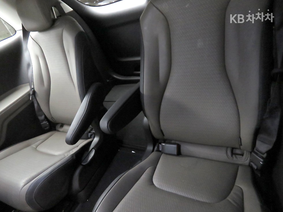 Kia Carnival — miniaturë 7