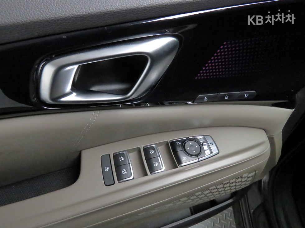 Kia Carnival — miniaturë 15