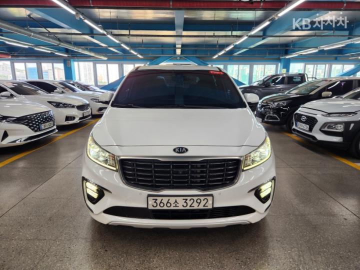 Kia Carnival 9인승 2.2 디젤 노블레스 스페셜 — foto 1