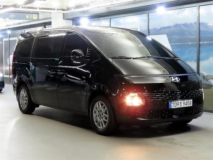 Hyundai Staria HEV 1.6 Tourer 11-Seater Modern — foto 1