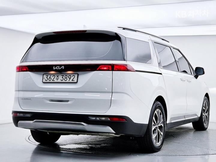 Kia Carnival — miniaturë 2