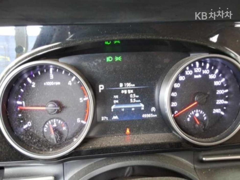 Kia Carnival — miniaturë 5