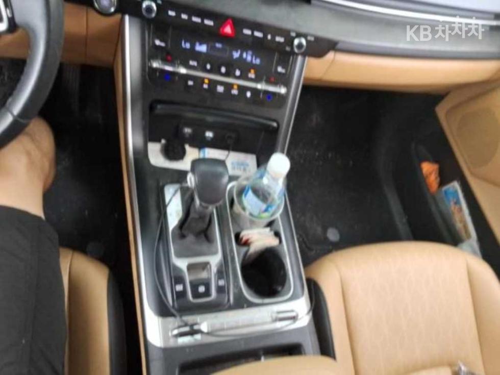 Kia Carnival — miniaturë 7