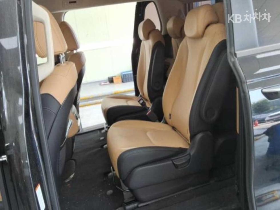 Kia Carnival — miniaturë 8