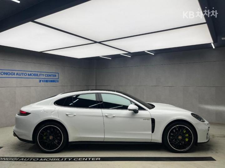 Porsche Panamera — miniaturë 2