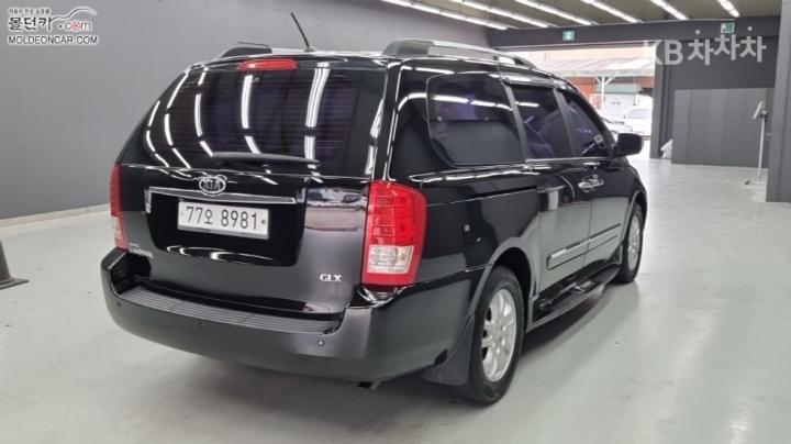Kia Carnival — miniaturë 2
