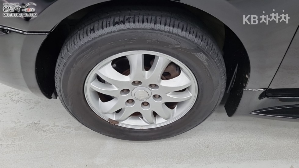 Kia Carnival — miniaturë 6