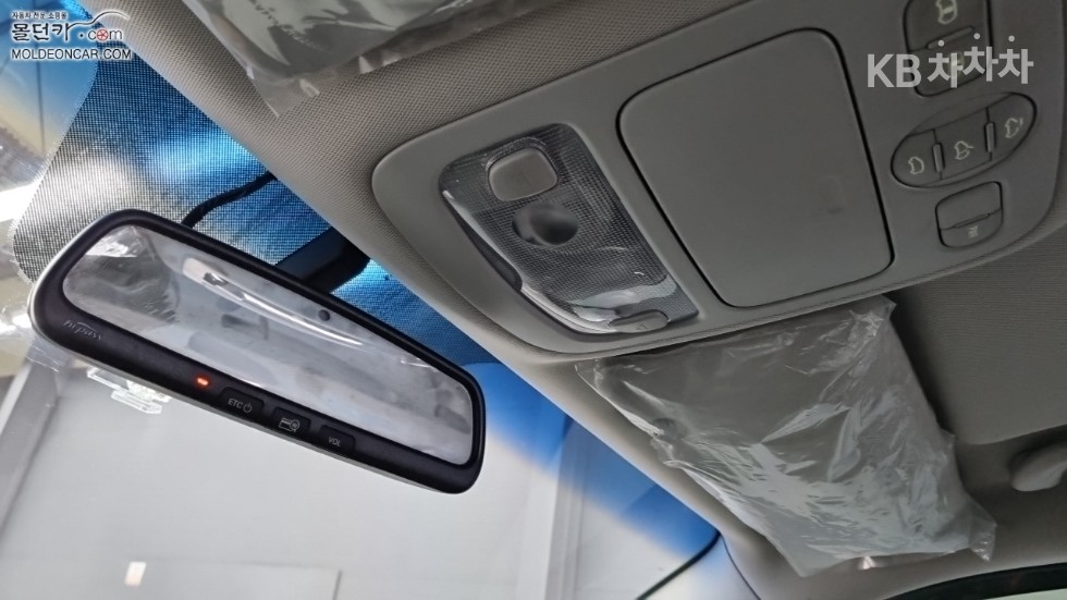 Kia Carnival — miniaturë 15