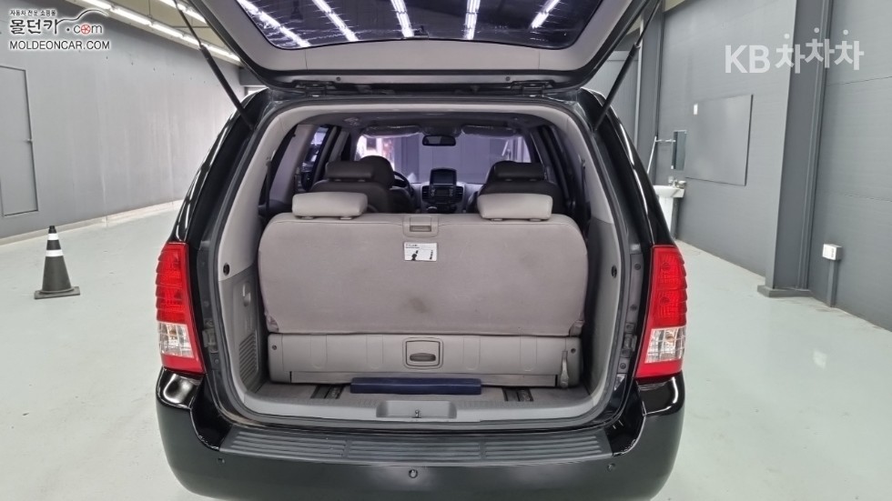 Kia Carnival — miniaturë 18