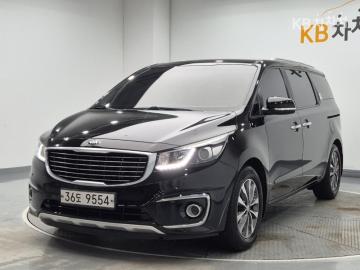 Kia Carnival 9-seater Luxury — foto 1