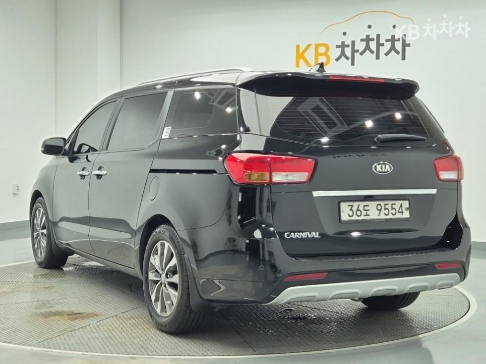 Kia Carnival — miniaturë 2