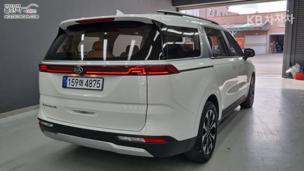 Kia Carnival — miniaturë 2