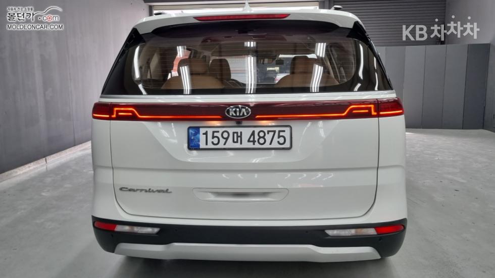 Kia Carnival — miniaturë 4
