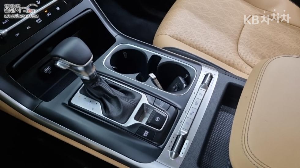 Kia Carnival — miniaturë 14