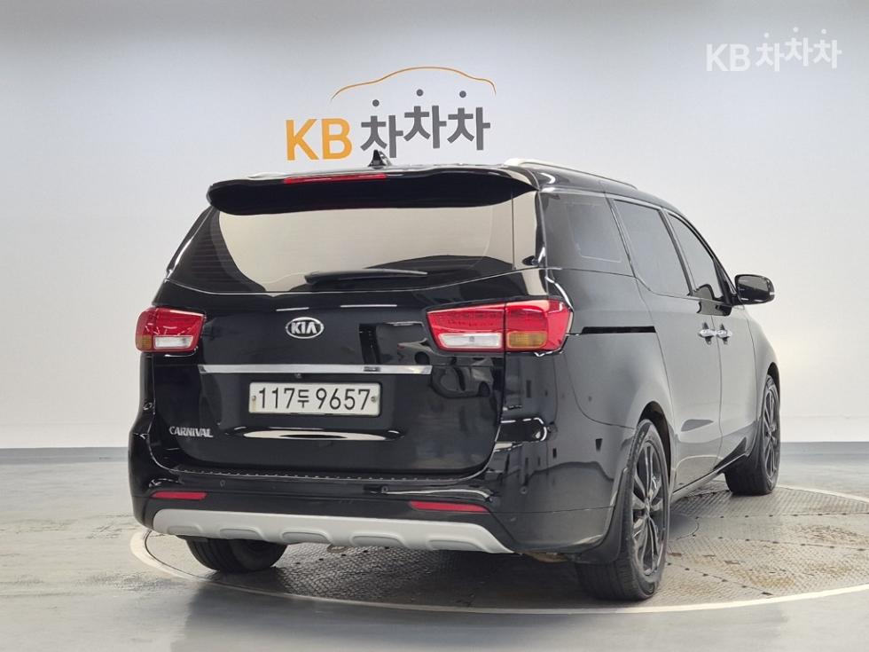 Kia Carnival — miniaturë 3