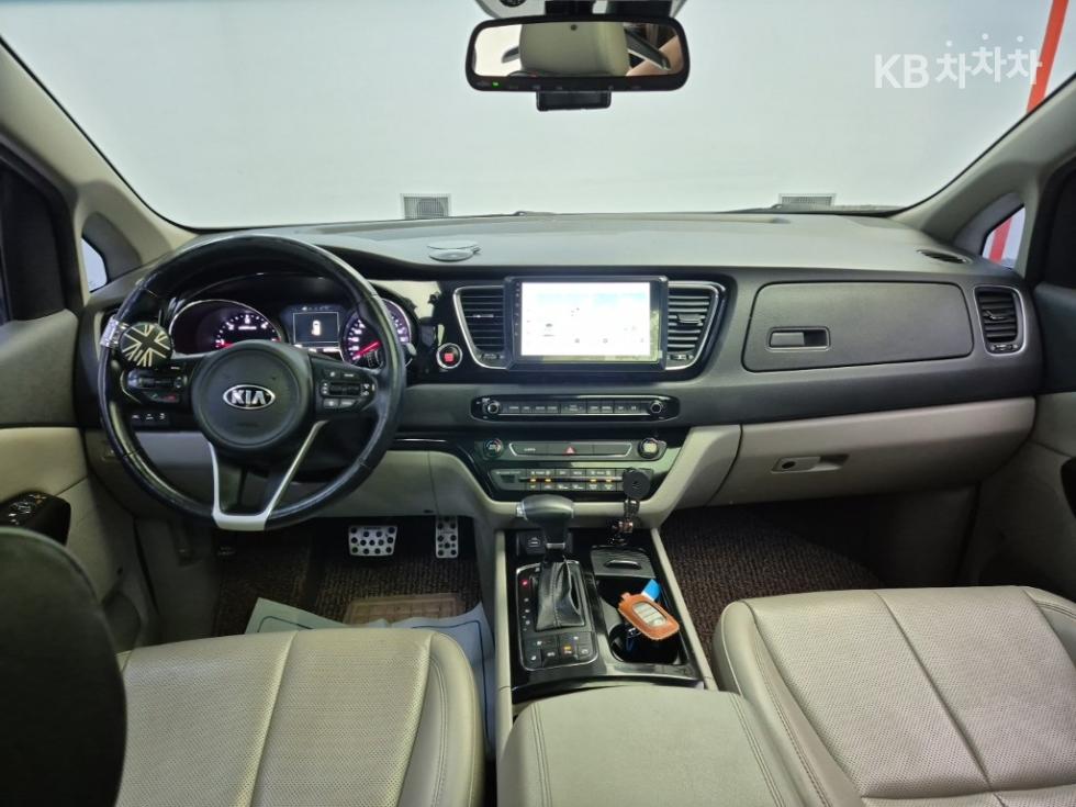 Kia Carnival — miniaturë 7