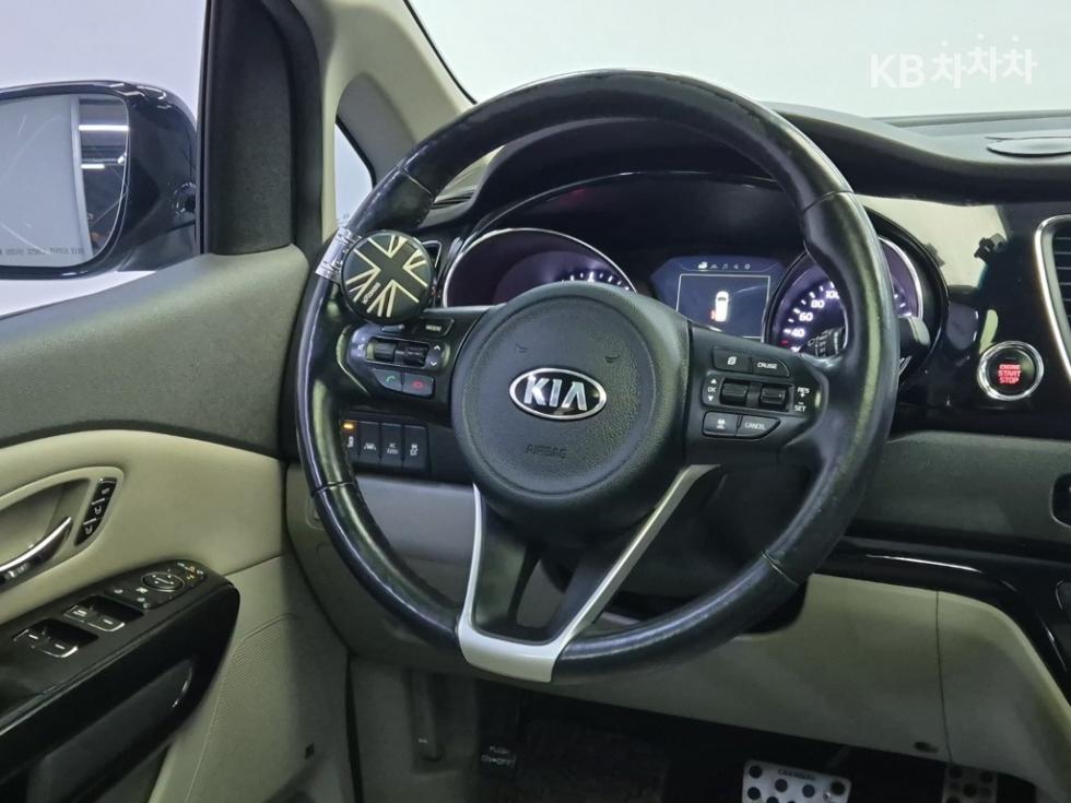 Kia Carnival — miniaturë 9