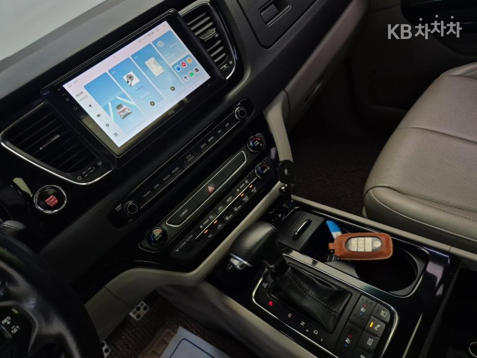 Kia Carnival — miniaturë 10