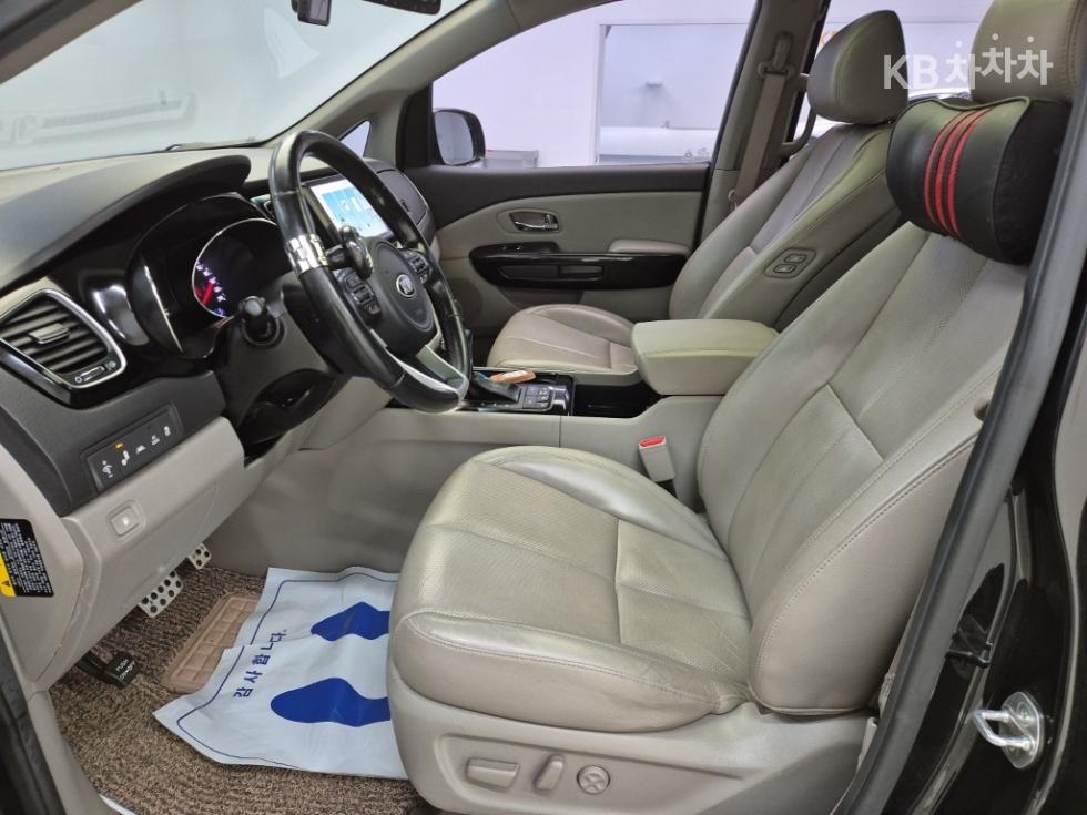 Kia Carnival — miniaturë 11