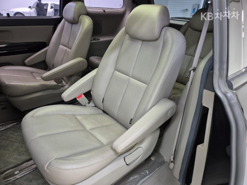 Kia Carnival — miniaturë 12