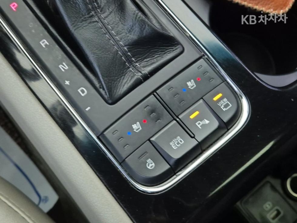 Kia Carnival — miniaturë 18