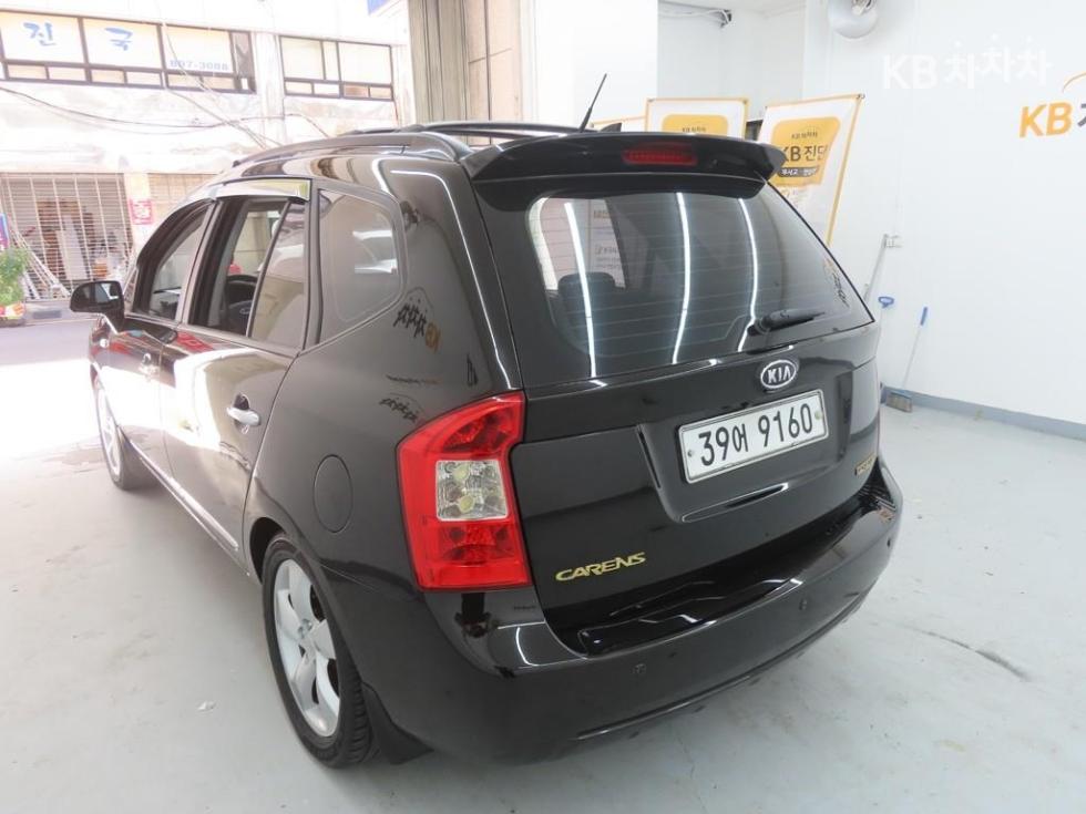 Kia Carens — miniaturë 4