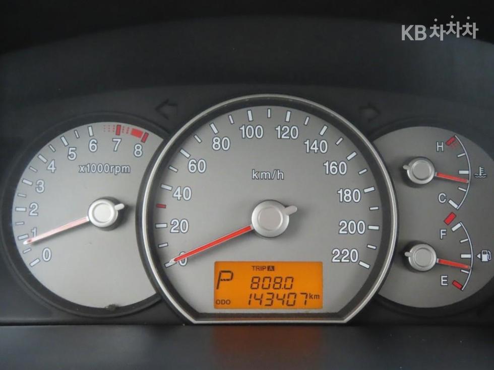 Kia Carens — miniaturë 8
