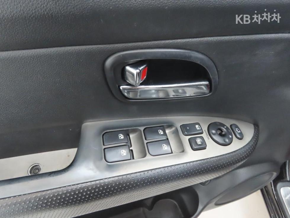 Kia Carens — miniaturë 9
