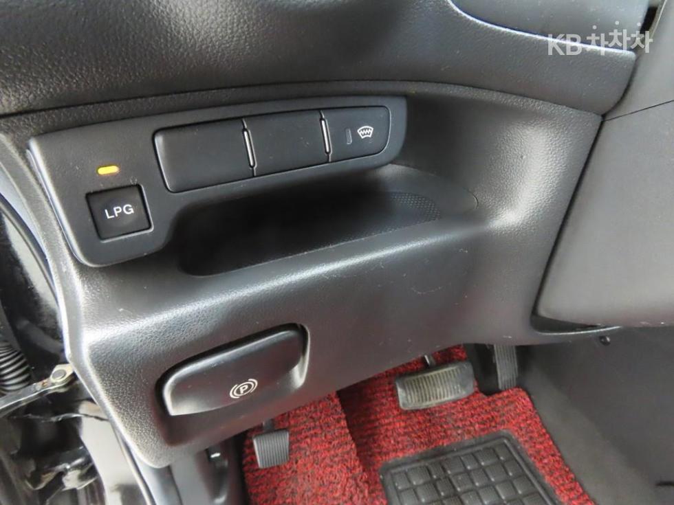 Kia Carens — miniaturë 11