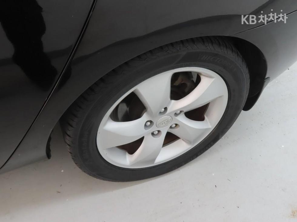 Kia Carens — miniaturë 19