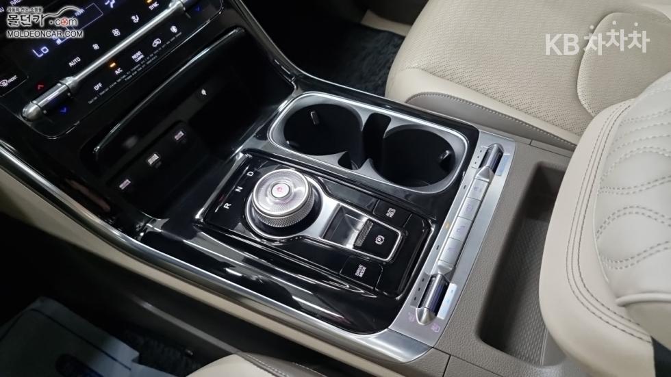 Kia Carnival — miniaturë 14