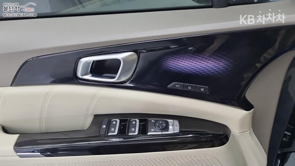 Kia Carnival — miniaturë 17