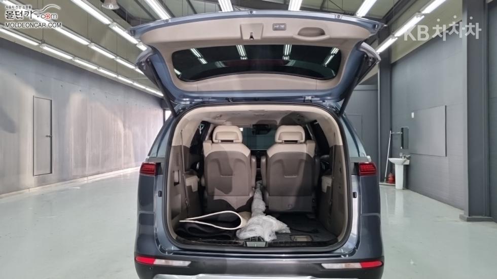 Kia Carnival — miniaturë 18