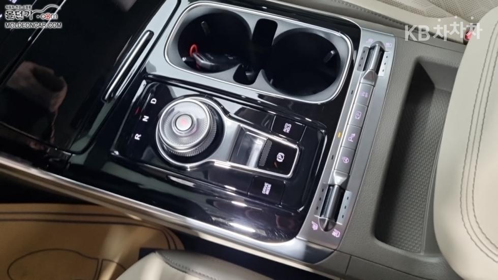 Kia Carnival — miniaturë 14