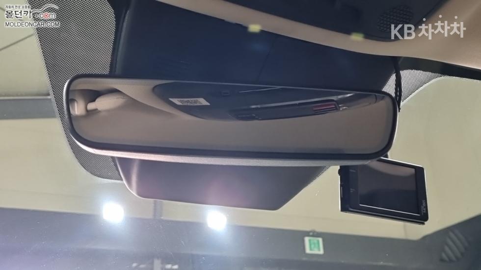 Kia Carnival — miniaturë 15