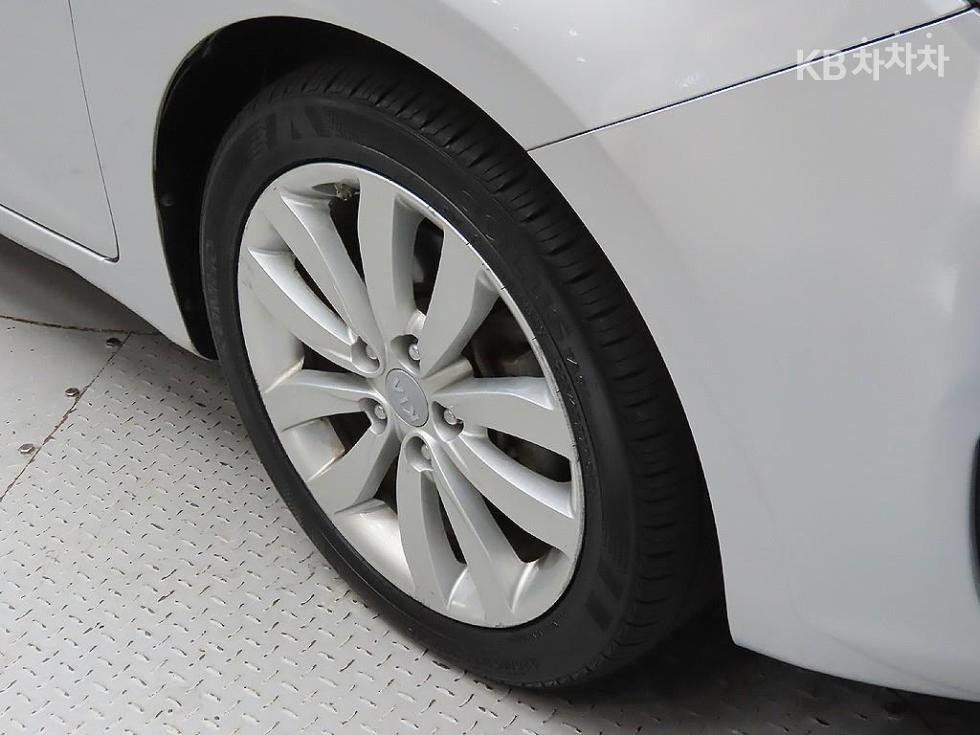 Kia Carens — miniaturë 5