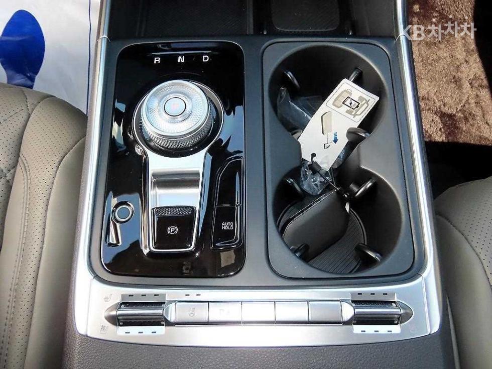 Kia Carnival — miniaturë 11