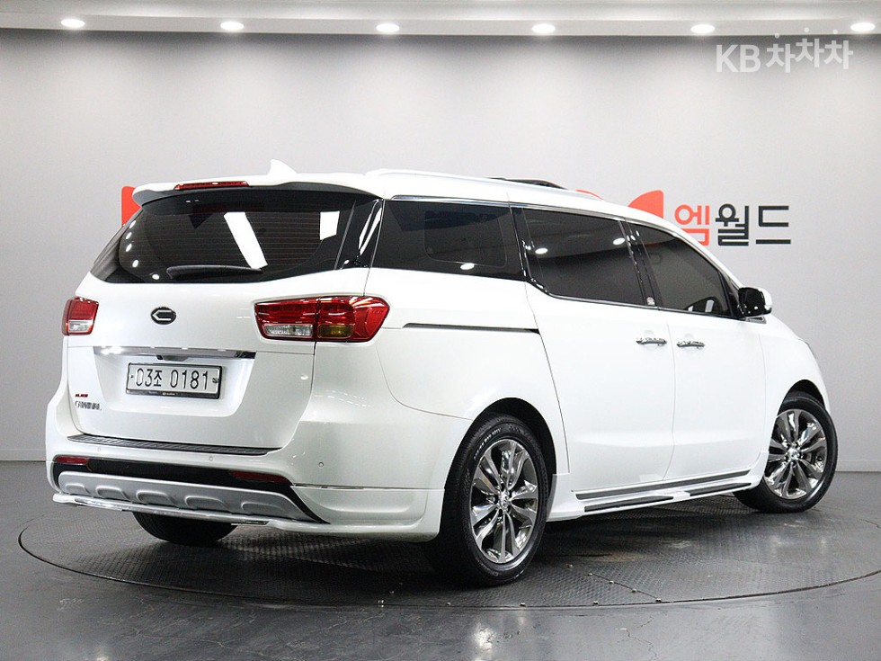 Kia Carnival — miniaturë 4