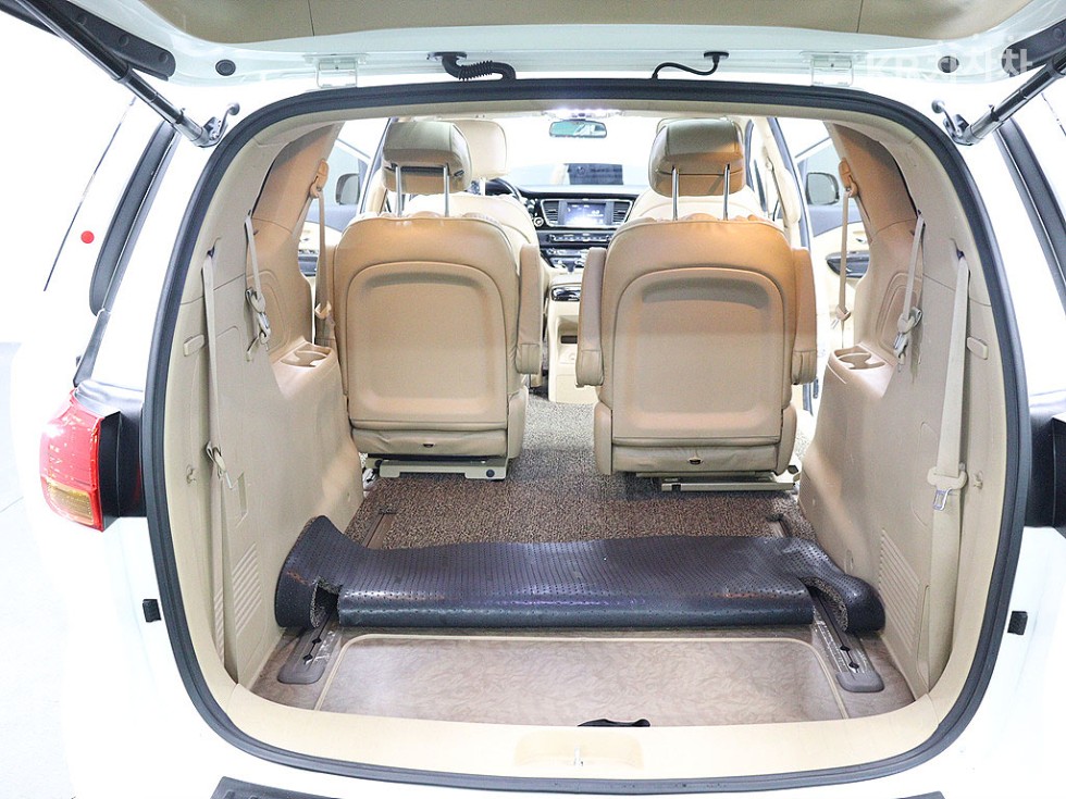 Kia Carnival — miniaturë 5