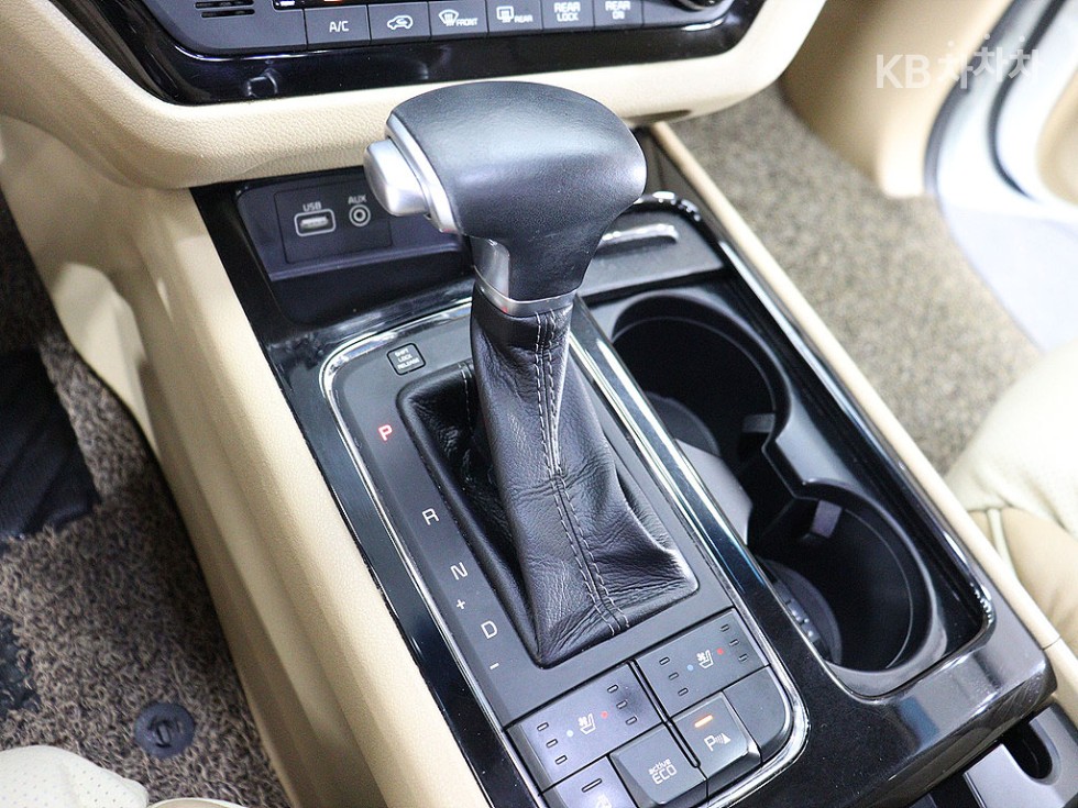 Kia Carnival — miniaturë 8