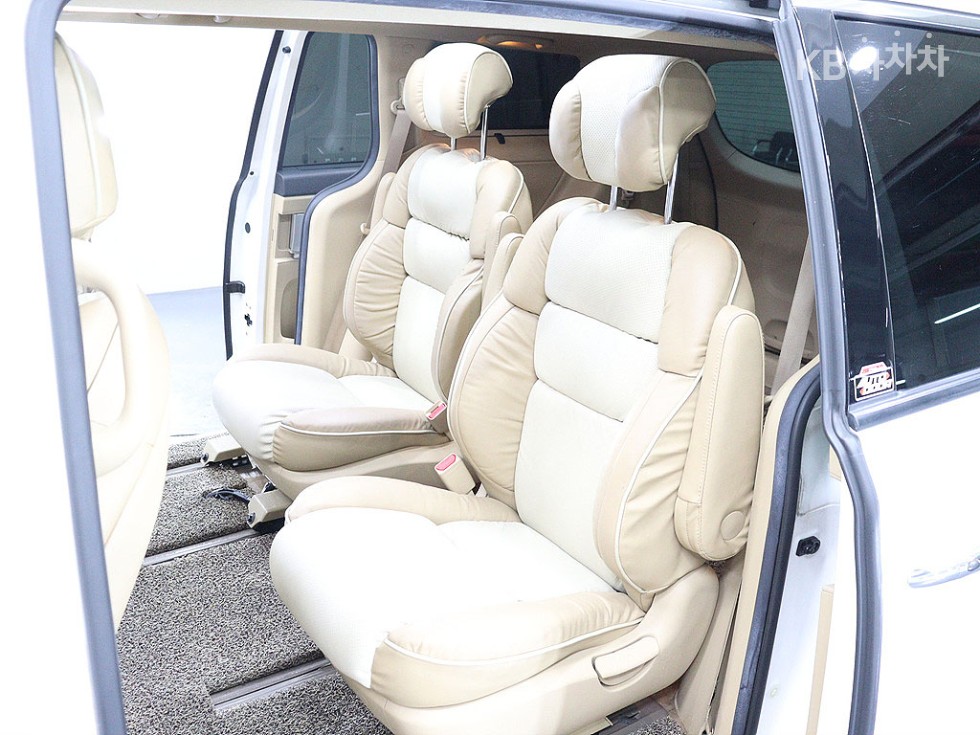 Kia Carnival — miniaturë 15