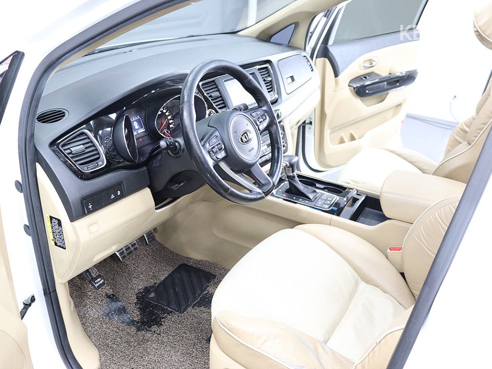 Kia Carnival — miniaturë 16