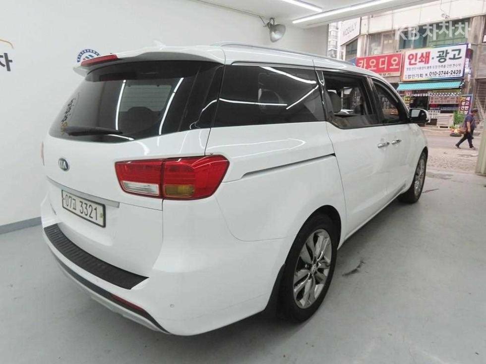 Kia Carnival — miniaturë 3