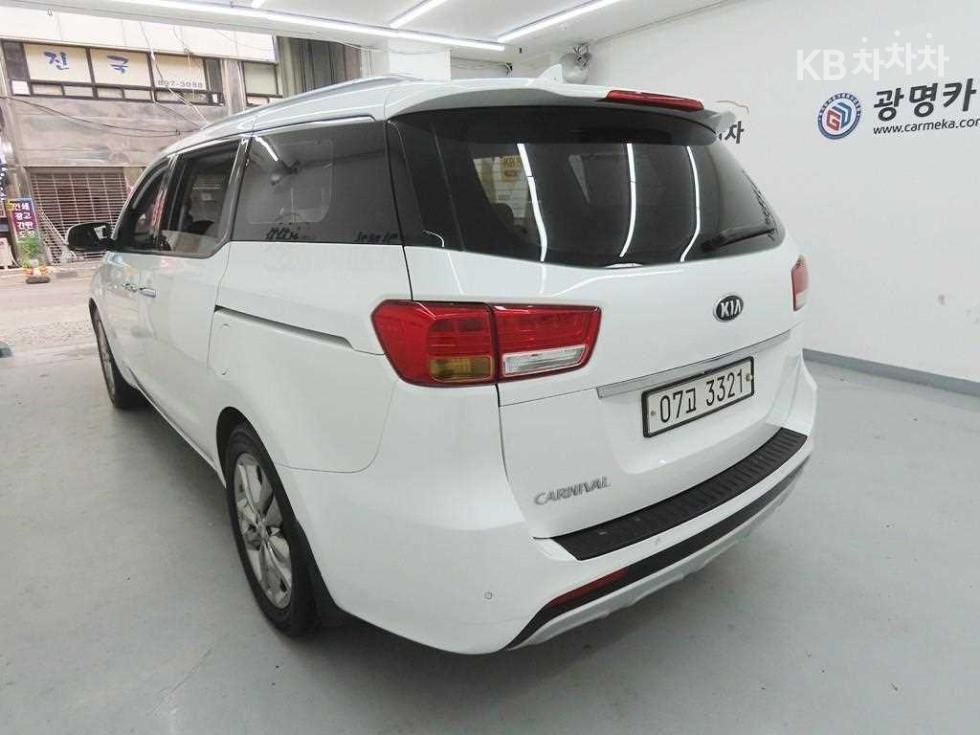 Kia Carnival — miniaturë 4