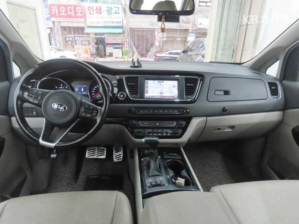 Kia Carnival — miniaturë 7